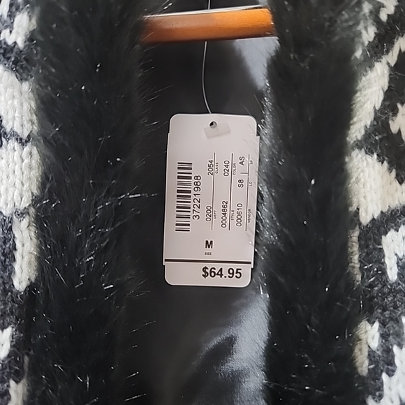 CHRISTOPHER & BANKS Medium Vest Faux fur trimmed Black White New! QUALITY - Picture 3 of 10